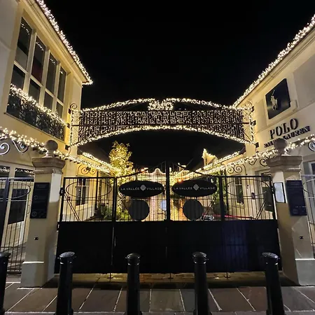 New Disneyland Paris Panoramic View 8 Pax, 2 Parking